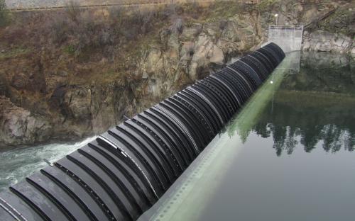 韩国气盾坝 高2.5米 长60米